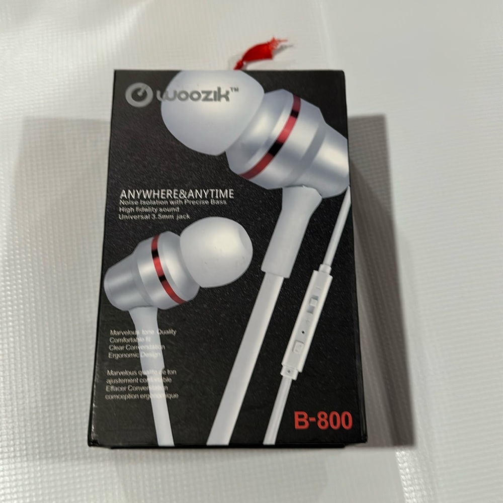 Woozik B800 ear phones with case